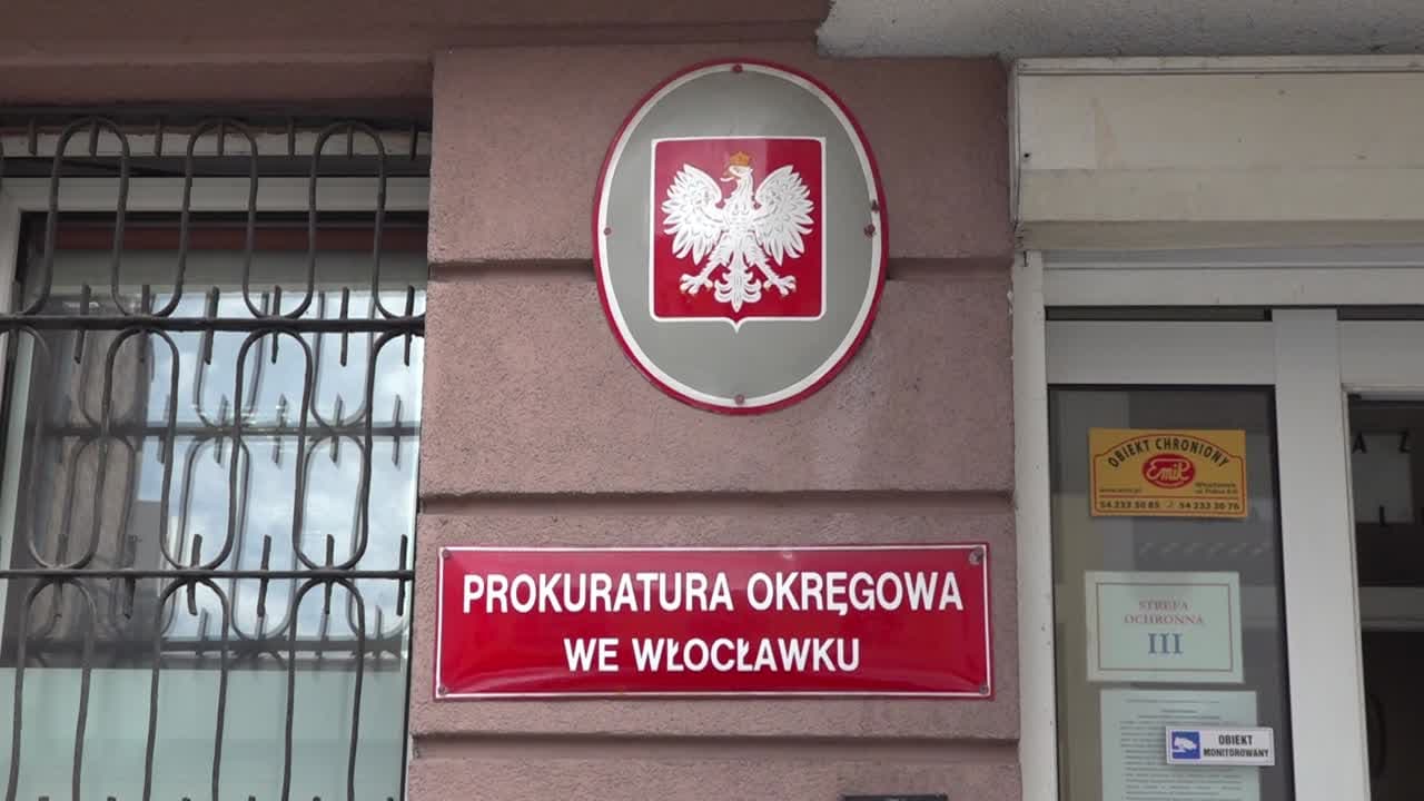 Atak nożem na mężczyznę w centrum handlowym. skradziono mu buty za 300 złotych
