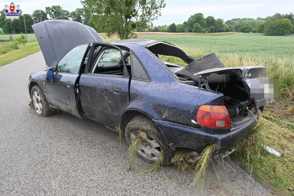 Audi dachowało, dwie osoby wypadły na zewnątrz, jedna zginęła. Nietrzeźwy kierowca trafił do aresztu