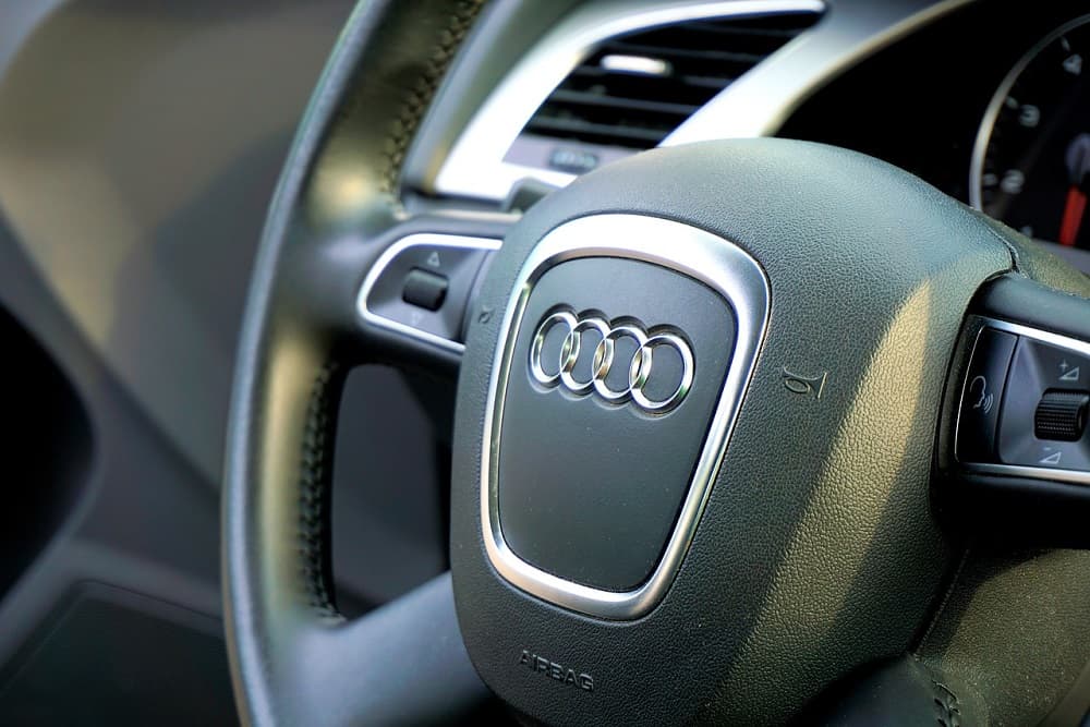 Audi w rowie. Kierowca z 1,5 promila próbował uciekać