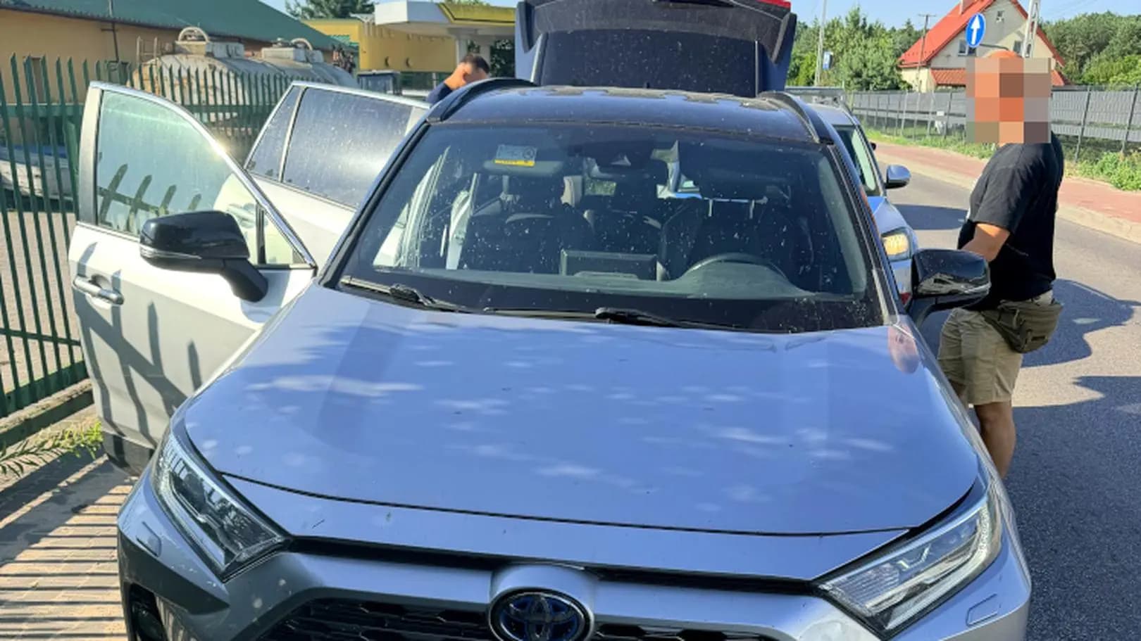 Auto skradzione w Czechach, kierowca poszukiwany w trzech krajach