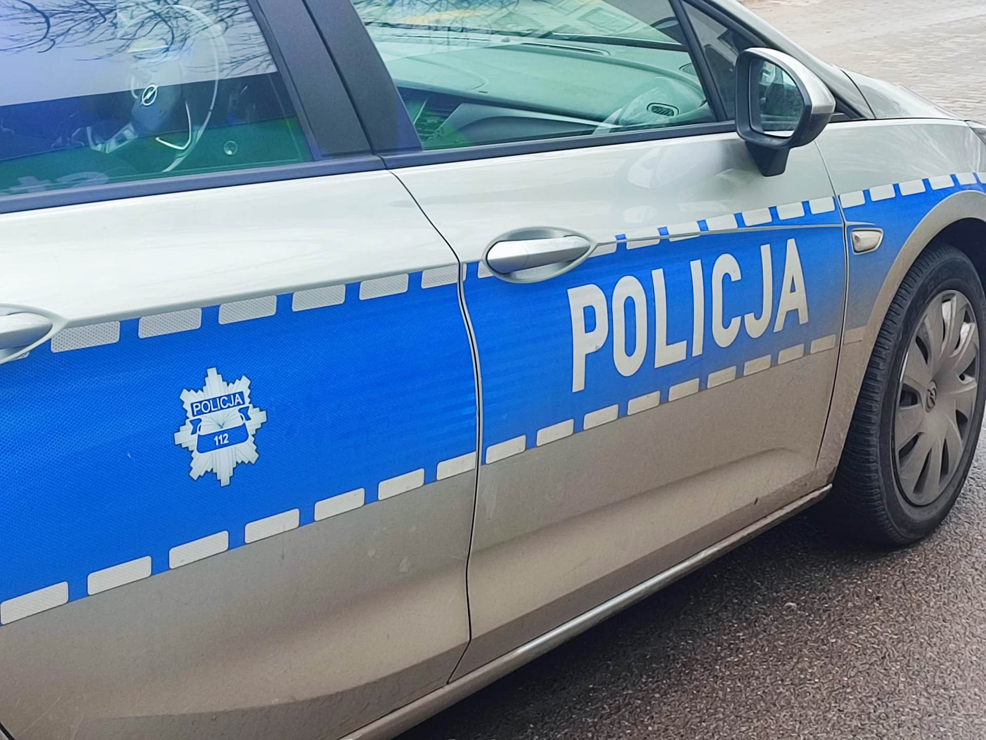 Autobus wjechał w przejście podziemne. 7 rozbitych aut, 3 osoby ranne, trwa akcja ratunkowa