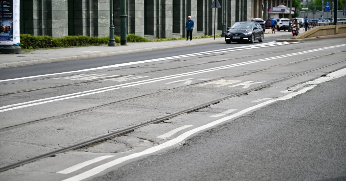 Autobusy podskakują na wybojach. Remont potrzebny, ale musi poczekać