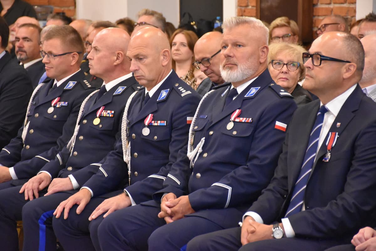 Awanse, odznaczenia i podziękowania – uroczyste obchody Święta Policji w Wołominie