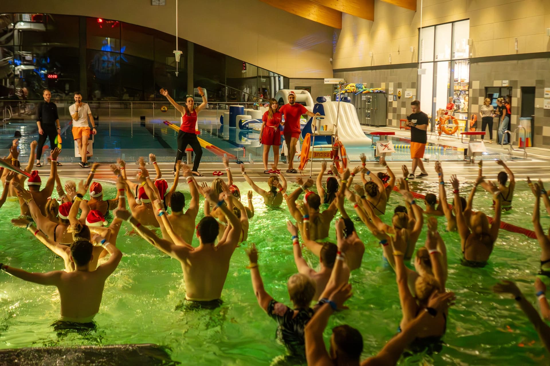 Basen po zmroku. Katowice szykują wakacyjną nockę z DJ-em i aquazumbą