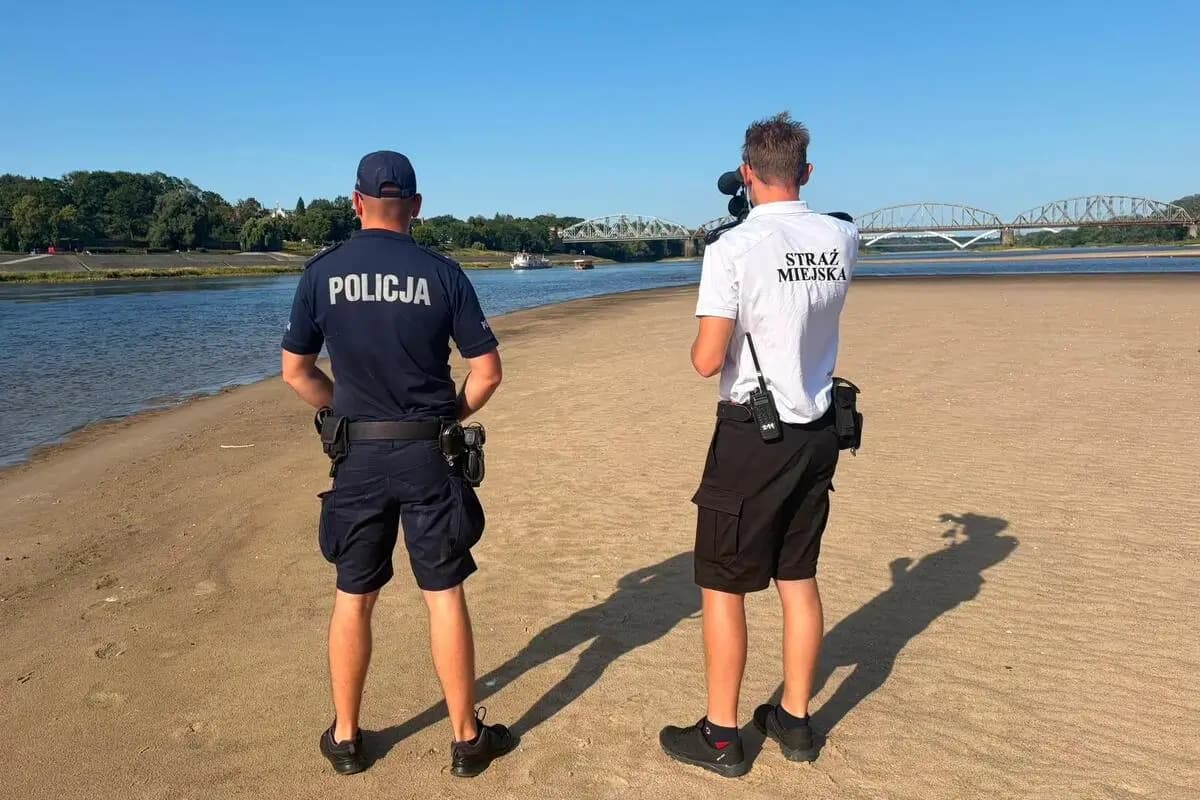 Bezpieczne wakacje w powiecie toruńskim. Policja apeluje o rozwagę nad wodą i na drogach