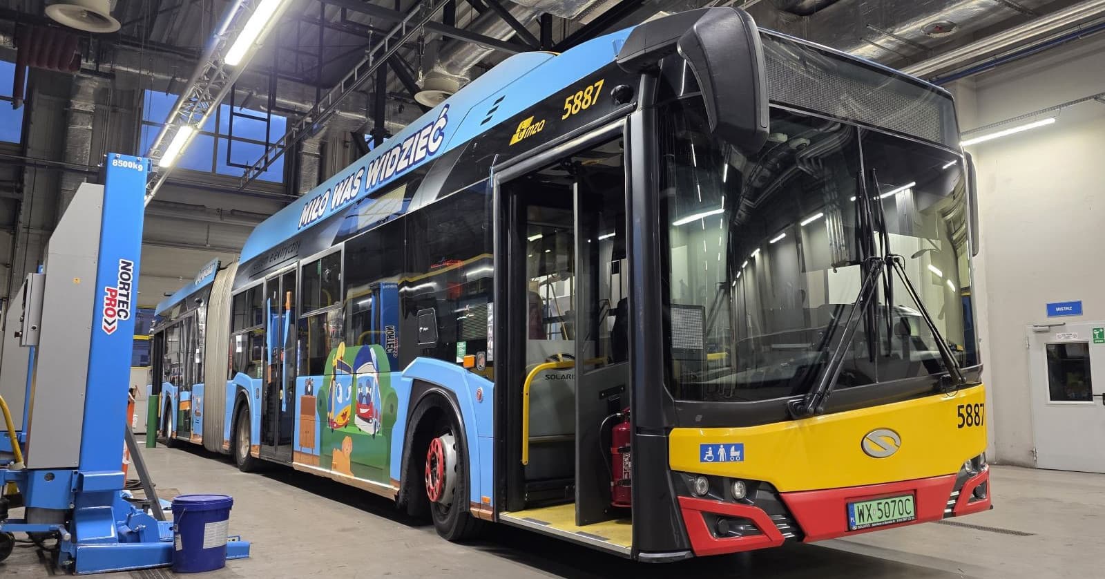 Bezpłatne przejazdy i atrakcje. Wakacyjny Autobus wyruszy na ulice Warszawy