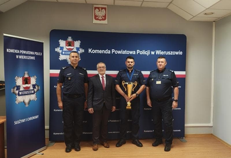 Bezpośredni odnośnik do Gratulacje dla laureatów konkursu „Dzielnicowy Roku” i „Patrol Roku”