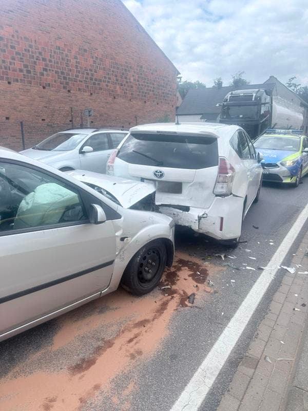 Bezpośredni odnośnik do Pod wpływem alkoholu, narkotyków i bez uprawnień spowodował kolizję