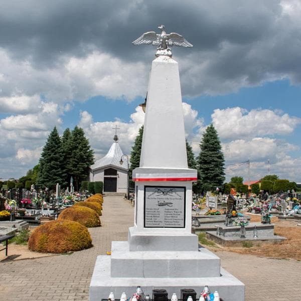 Bezpośredni odnośnik do „Renowacja Pomnika ku czci Poległych mieszkańców Gminy Łęka Opatowska podczas wojny 1914-1921 o niepodległość Ojczyzny”