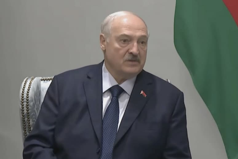 Białoruś: sąd skazał na trzy i pół roku więzienia dziennikarza Kiryła Paźniaka