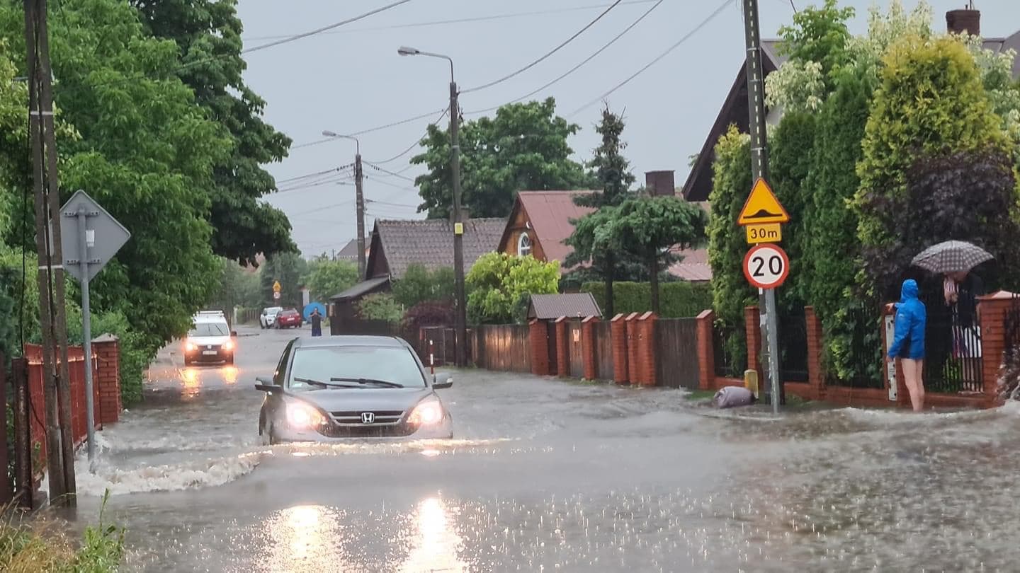 Białystok. Zamiast przeciwdziałać zalewaniu i bezczelności deweloperów pytają o…,,zmiany klimatu”