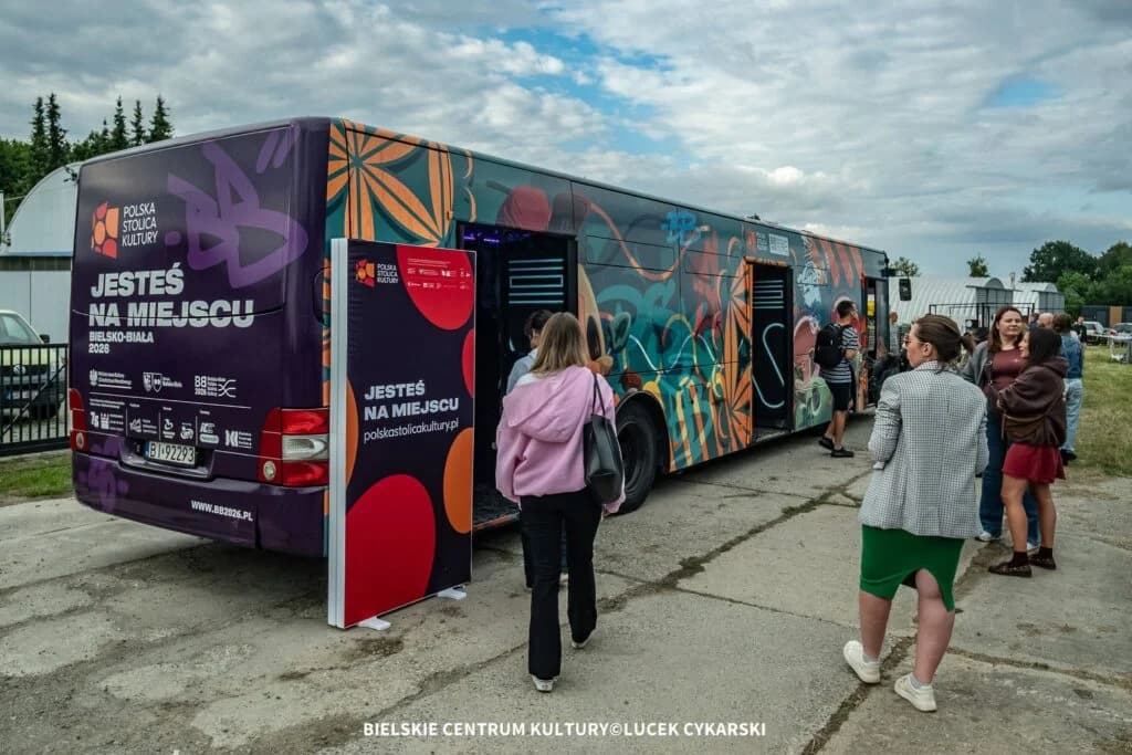 Bielsko-Biała: Autobus Polskiej Stolicy Kultury 2026 wyruszył w trasę po Polsce