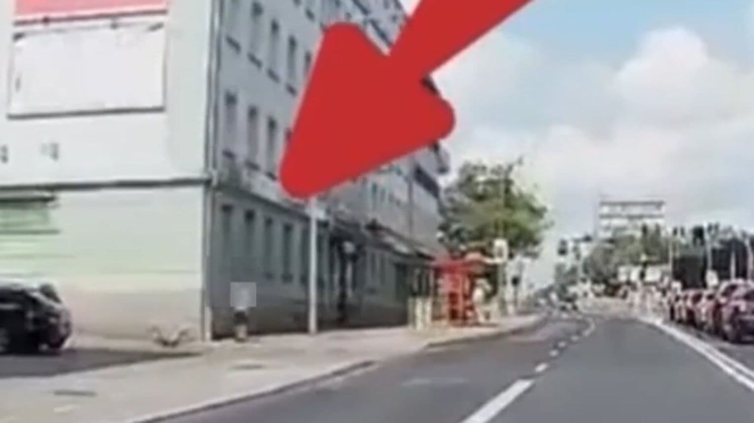 Bił, kopał, groził śmiercią. Przechodnie mu nie pomogli