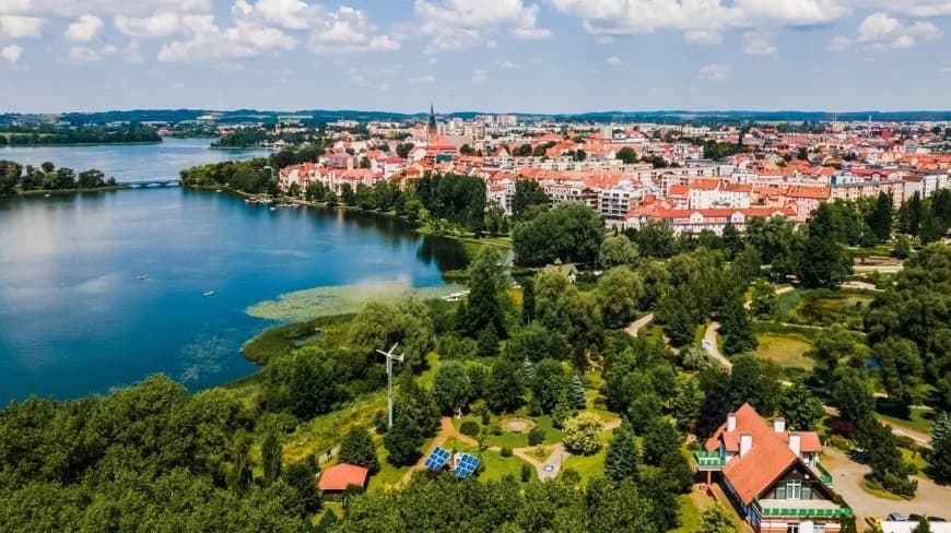 Biuro z widokiem na jezioro. Ełk pionierem nowej ery pracy zdalnej