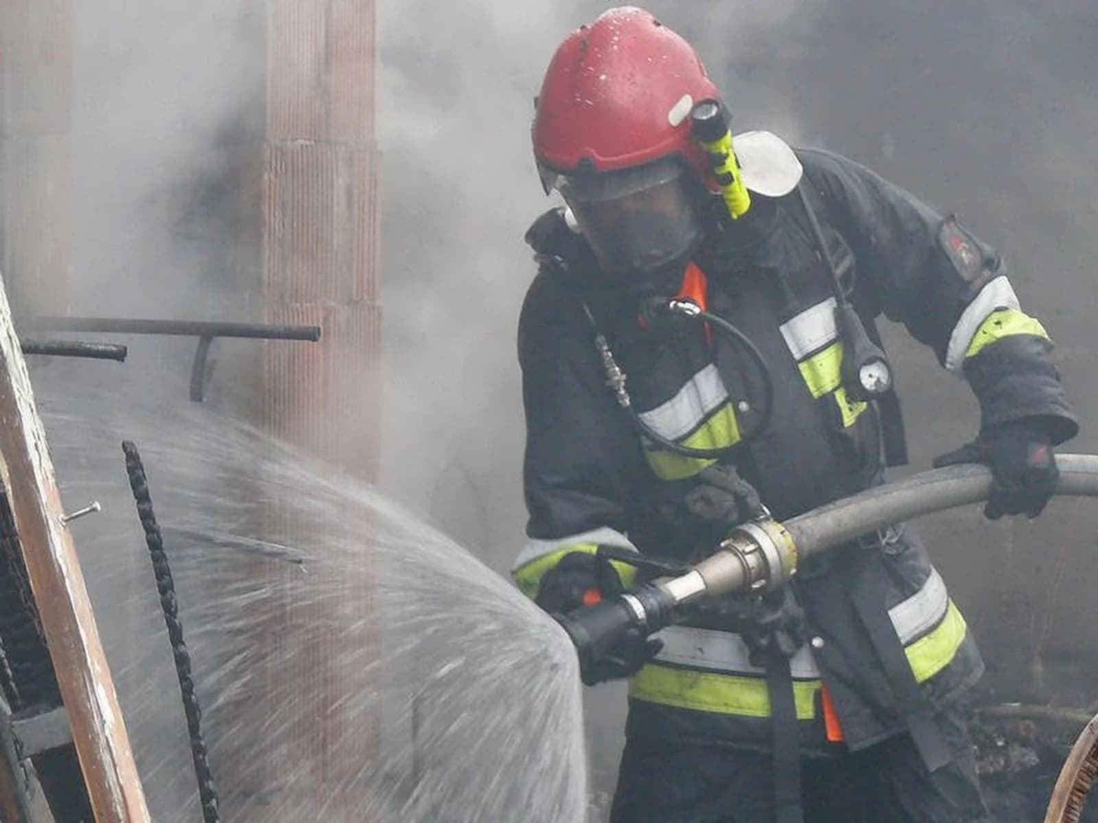 Blisko 30 strażaków gasiło stodołę. Akcja trwała trzy godziny