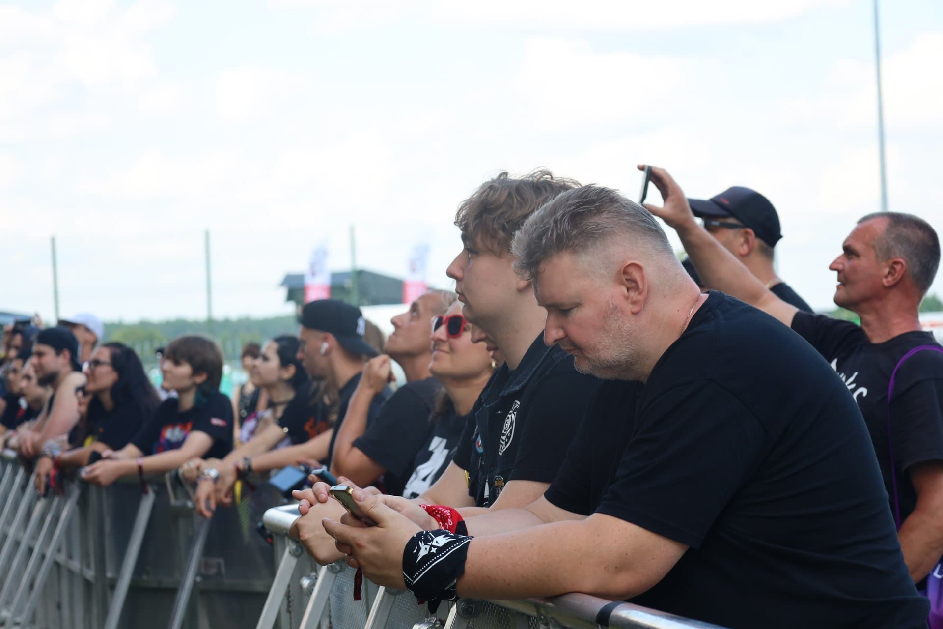 Błoto ich nie pokona! Jarocin Festiwal wraca do gry po wczorajszej ulewie