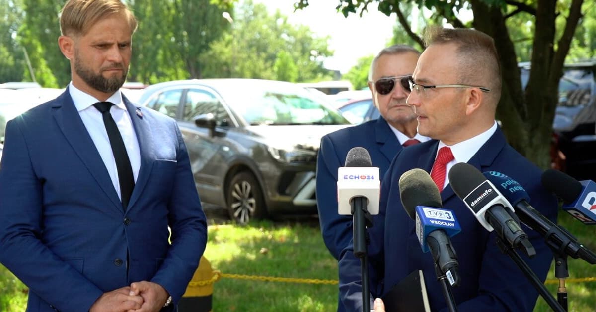 Borys po stronie Wocha - zmienia barwy polityczne