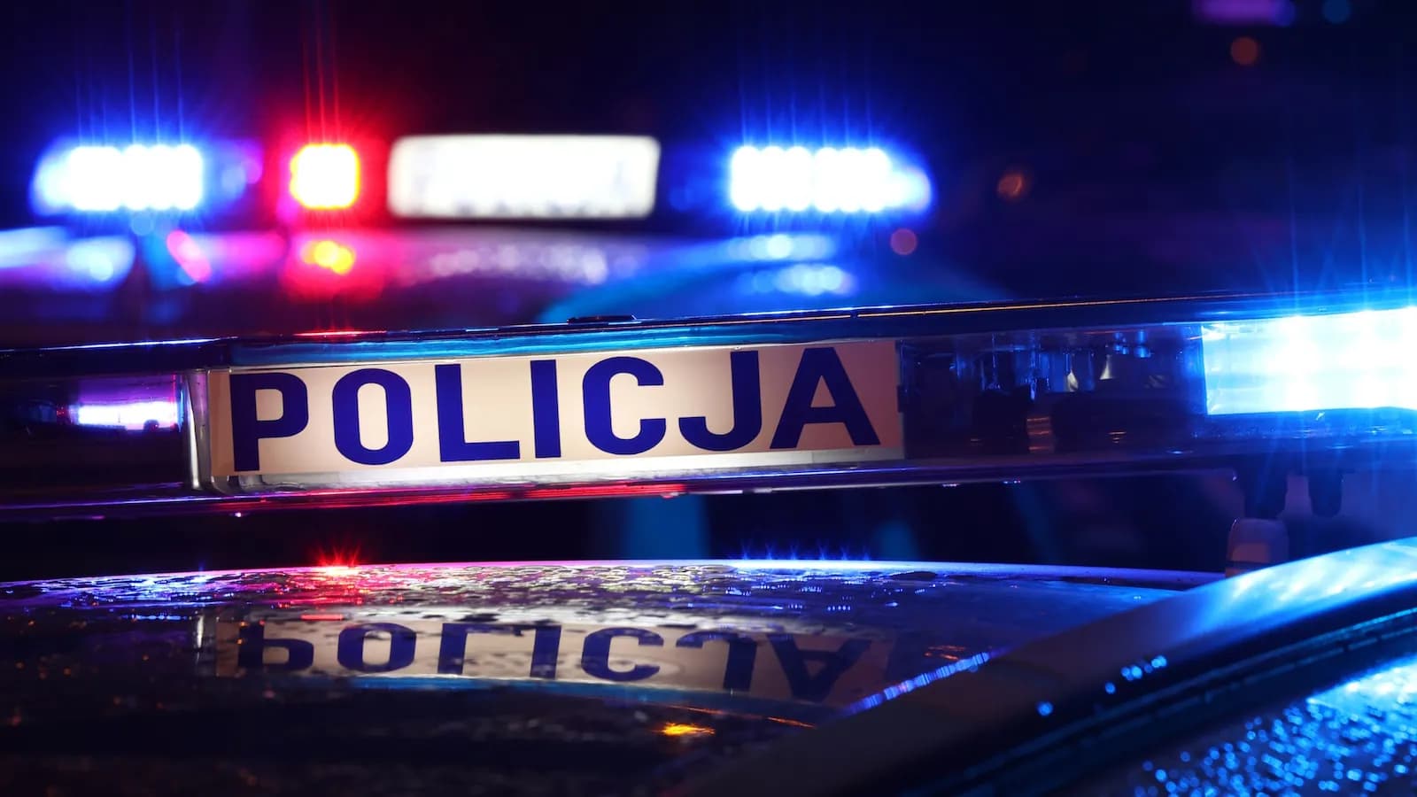 Brutalny atak w Warszawie. 29-latek rzucił się na policjantów z kastetami i maczetą