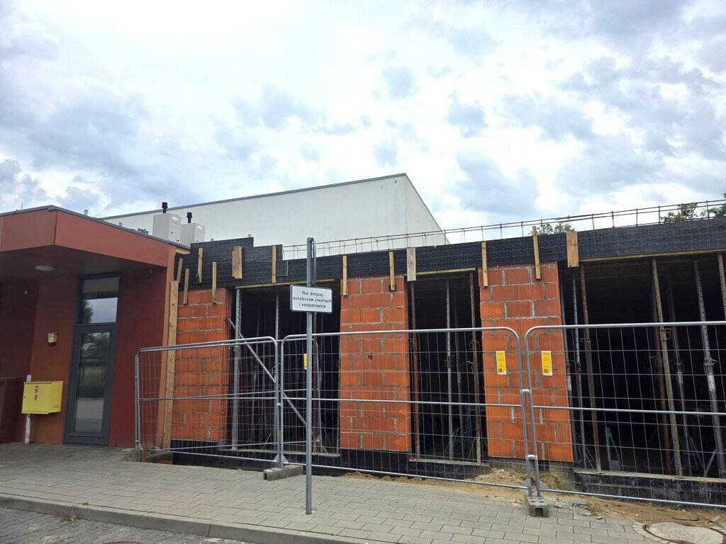 Budowa szkoły w Lutyni idzie zgodnie z planem!