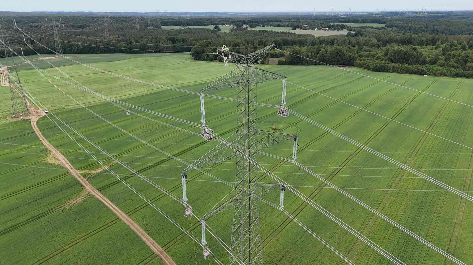 Budują ogromną linię energetyczną. Będzie przesyłać prąd z morskich farm wiatrowych