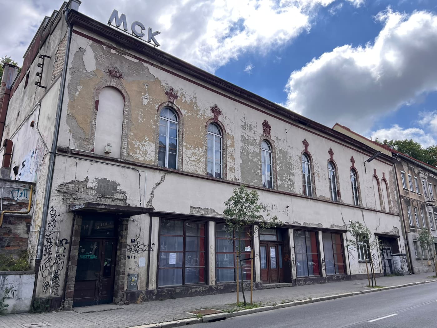 Budynek MCK idzie pod młotek. "Lokalizacja bardzo dobra dla mieszkaniówki"