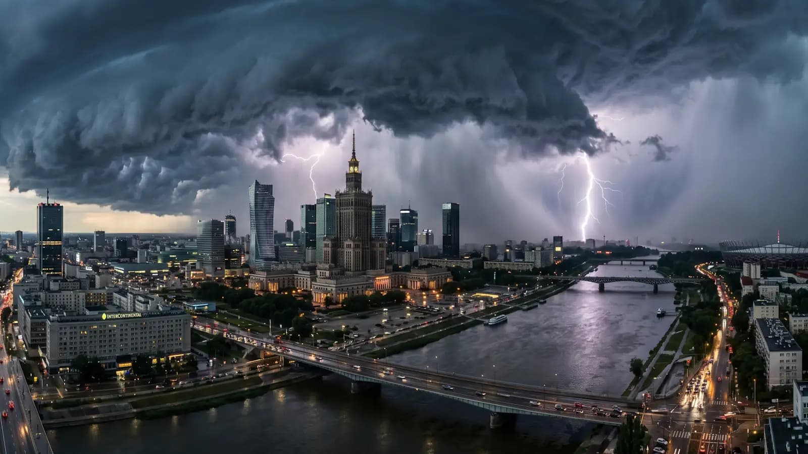 Burza sunie prosto na Warszawę. Mamy przed sobą maksymalnie godzinę. Ostrzeżenie przed trąbami i bow echo