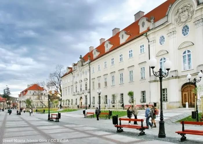 Burze drugiego stopnia nad Karpaczem. Możliwe są ulewy i grad