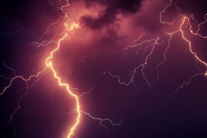 Burze nad Polską. Rządowe Centrum Bezpieczeństwa wydało alerty