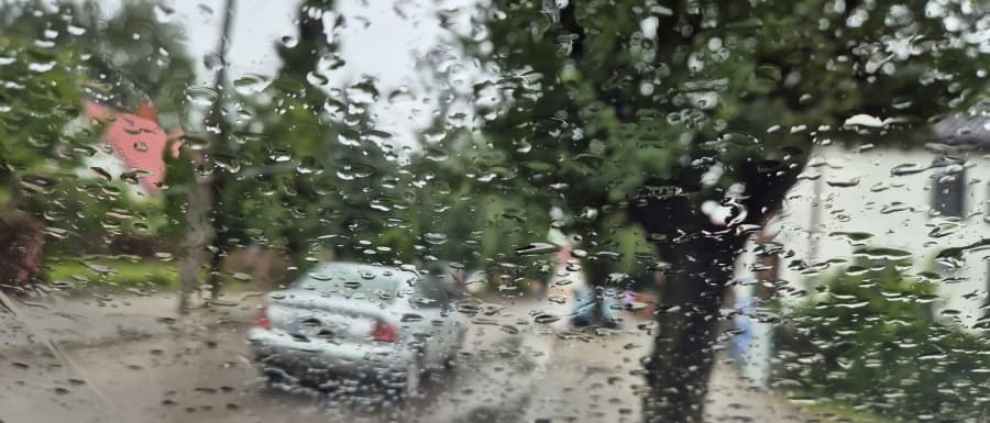 Burze przejdą nad regionem. Synoptycy ostrzegają też przed ulewnym deszczem
