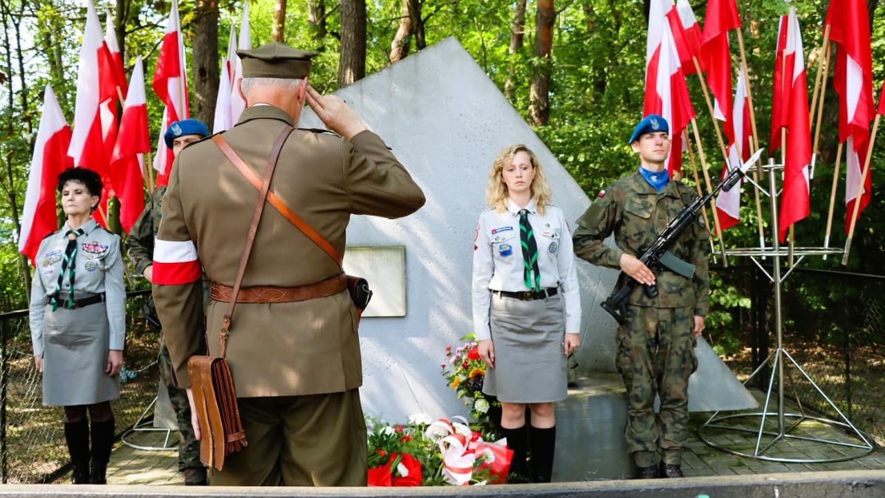 Buski Oddali hołd ofiarom egzekucji w Lesie Wełeckim