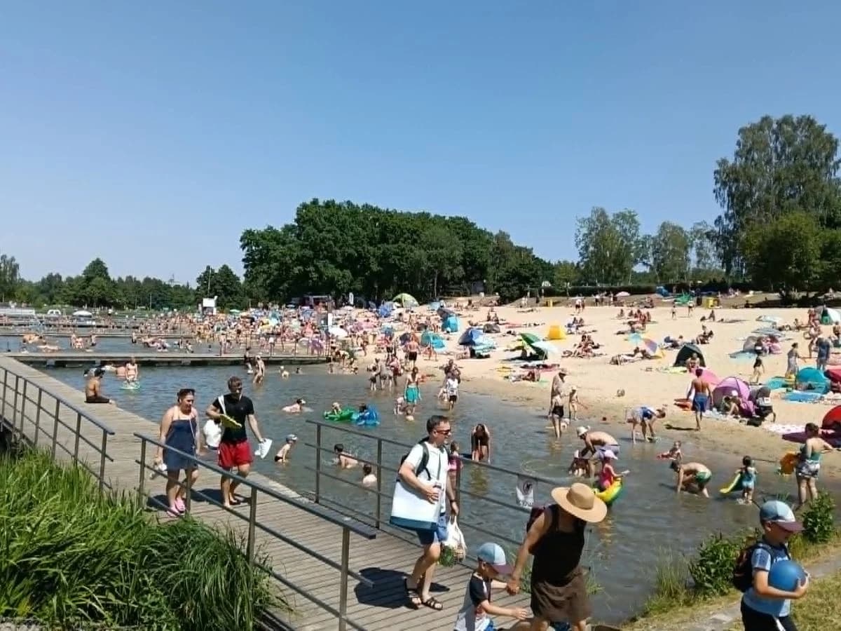 Był zakaz kąpieli na popularnym akwenie pod Łodzią. Sanepid znów sprawdził wodę i wydał komunikat