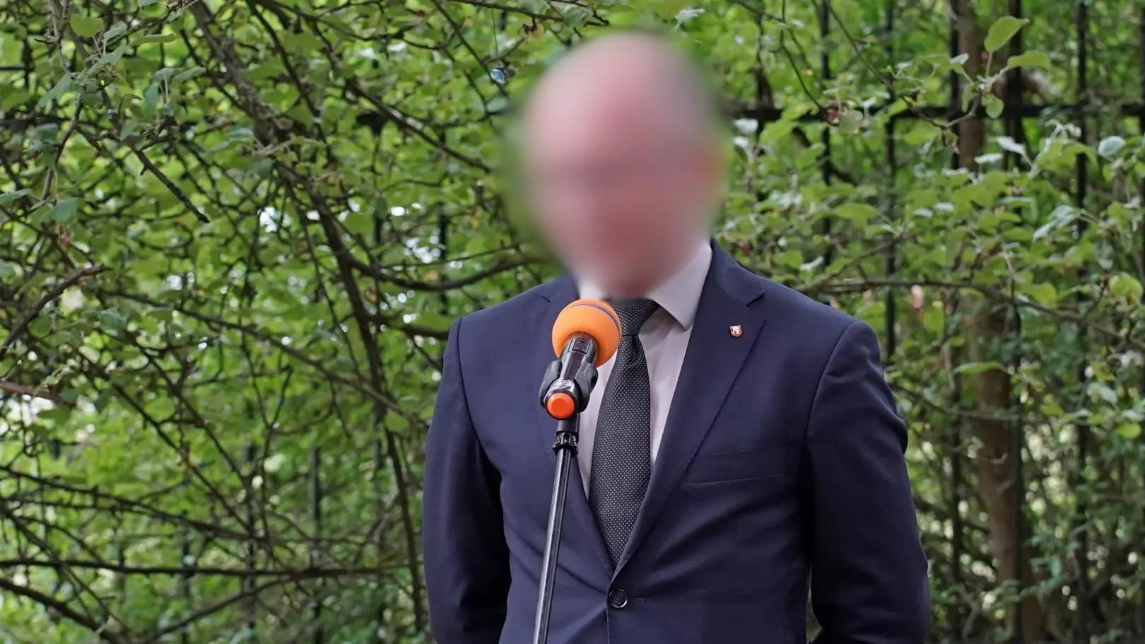 Były wiceprezydent oskarżony po wyjeździe z żoną do Francji