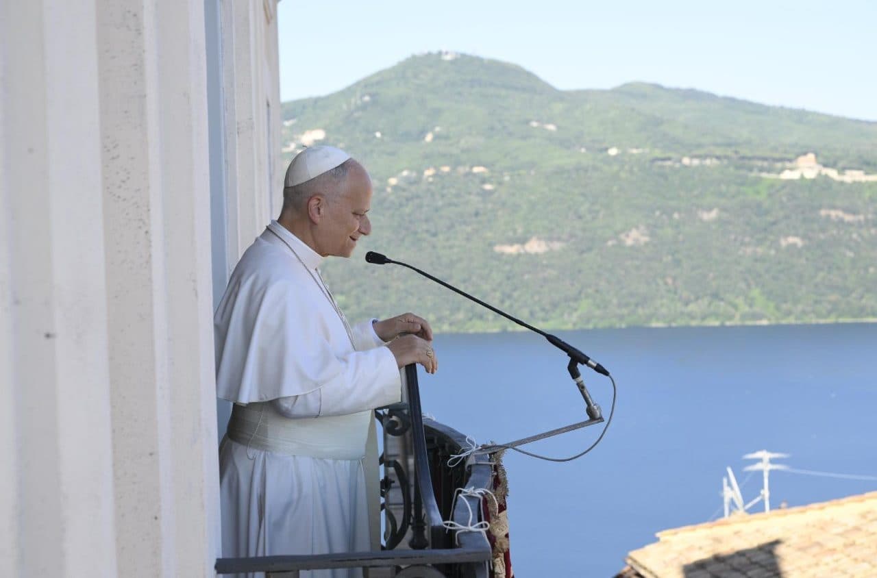 Castel Gandolfo tętni życiem. Papież przyciąga rzesze pielgrzymów