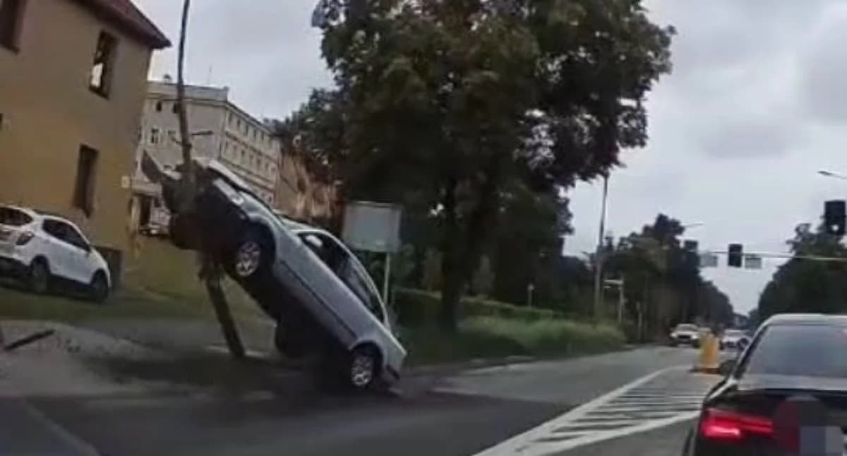 Chciał wjechać na lampę? Za ten wyczyn man…