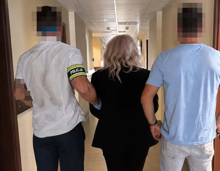 Chciała ukraść markowe ubrania, wychodząc zaatakowała ochroniarza. Wpadła z narkotykami