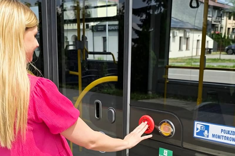 Ciepłe guziki w autobusach MZK Zamość – miasto zachęca pasażerów do korzystania z nowoczesnego systemu