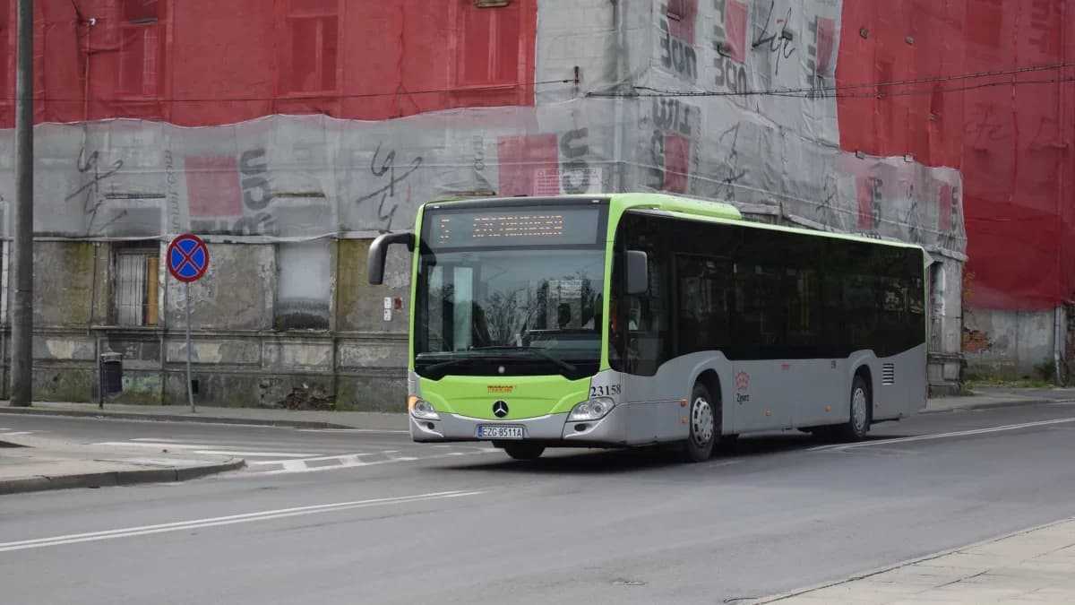 Czasowe zmiany na trasie linii 61. Powodem roboty drogowe
