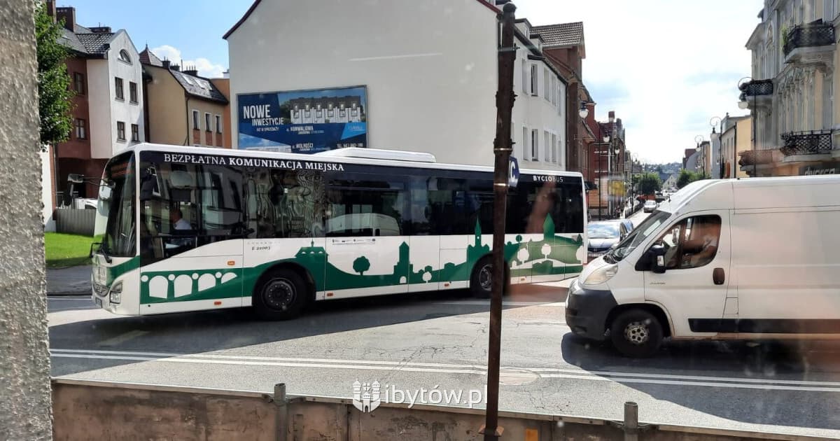 Czekali na Byciobus, ale autobus nie przyjechał. Urząd potwierdza ZANIEDBANIE