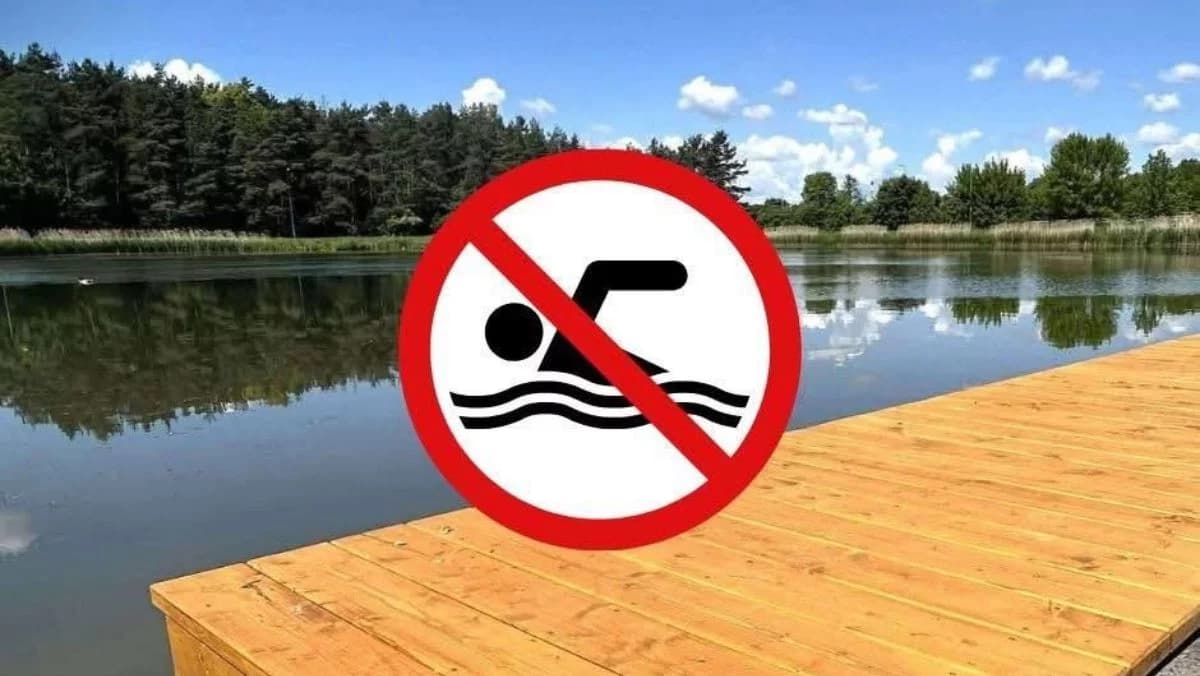 Czerwone flagi na popularnych kąpieliskach w woj. łódzkim. Zakaz kąpieli obowiązuje do odwołania