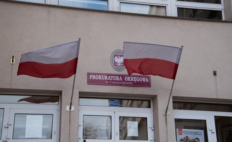 Częstochowa/ Zarzuty dla pracowników KAS za ujawnianie informacji, które trafiły do grupy przestępczej