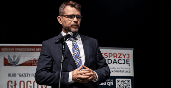 Członkowie PiS mają opuścić stowarzyszenia. Zubowski też