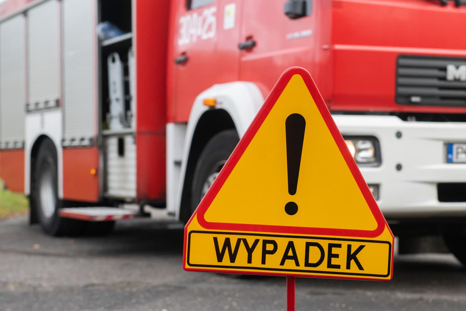 Cztery osoby trafiły do szpitala po nocnym wypadku w Wielkopolsce