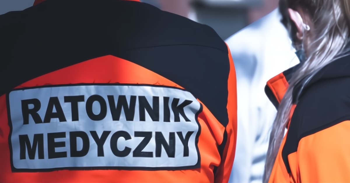 Czujny sąsiad uratował 90-latkę. Strażnicy miejscy i służby zdążyli na czas