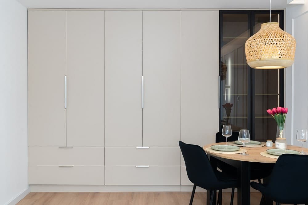 Czy szafy IKEA PAX są z MDF czy z płyty wiórowej?