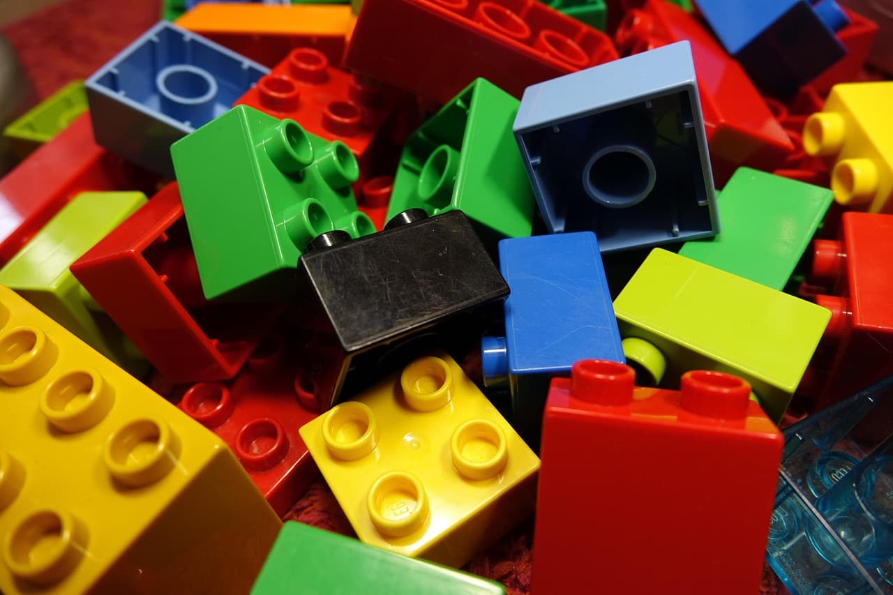 Czytaj dalej Klocki LEGO – jak dopasować zestaw do wieku i umiejętności dziecka?