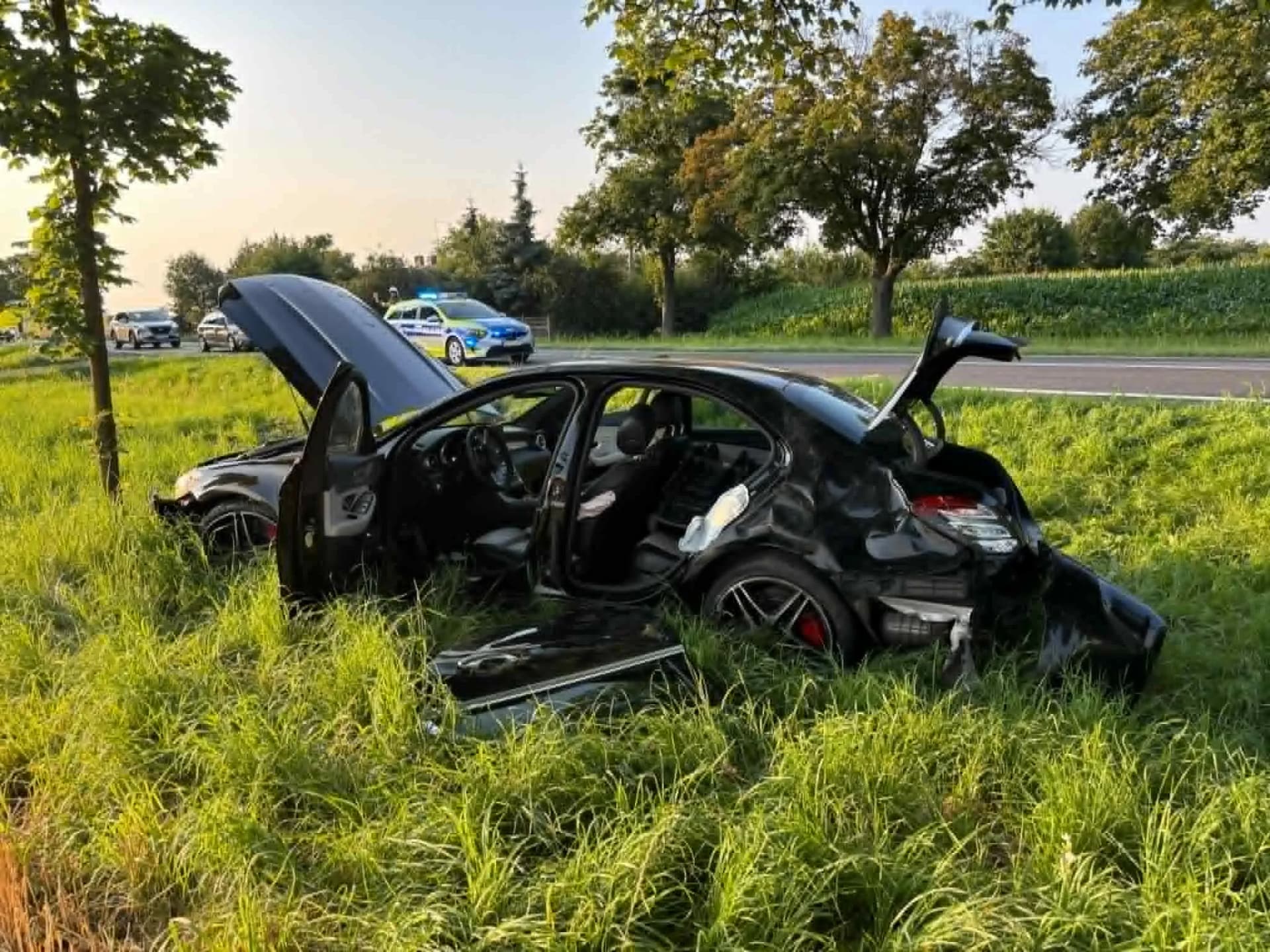 Dachowanie na DK12. Dwie osoby przetransportowane do szpitala