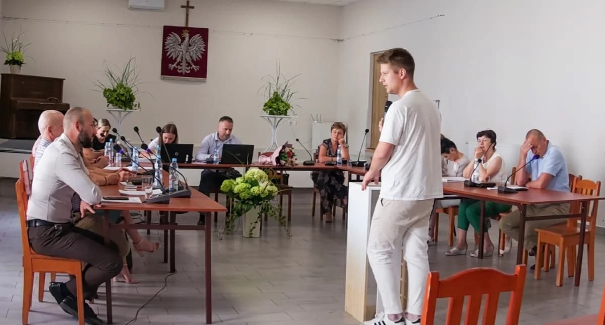 Debata w Parysowie o drogach i milczeniu radnego powiatowego