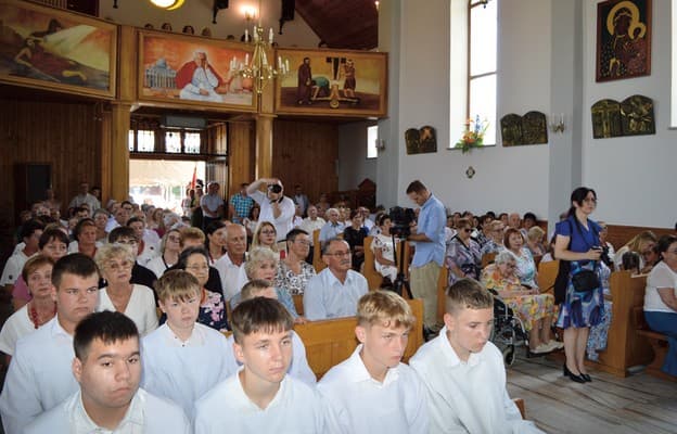 Dedykujemy to miejsce Bogu Cztery dekady czekała wspólnota parafialna w Widomej na poświęcenie Kościoła Świętych Apostołów Piotra i Pawła, co nastąpiło w przeddzień...