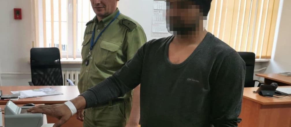 Deportacja z Polski Kolumbijczyk deportowany. Agresywny obcokrajowiec wyrzucony z Polski na lata