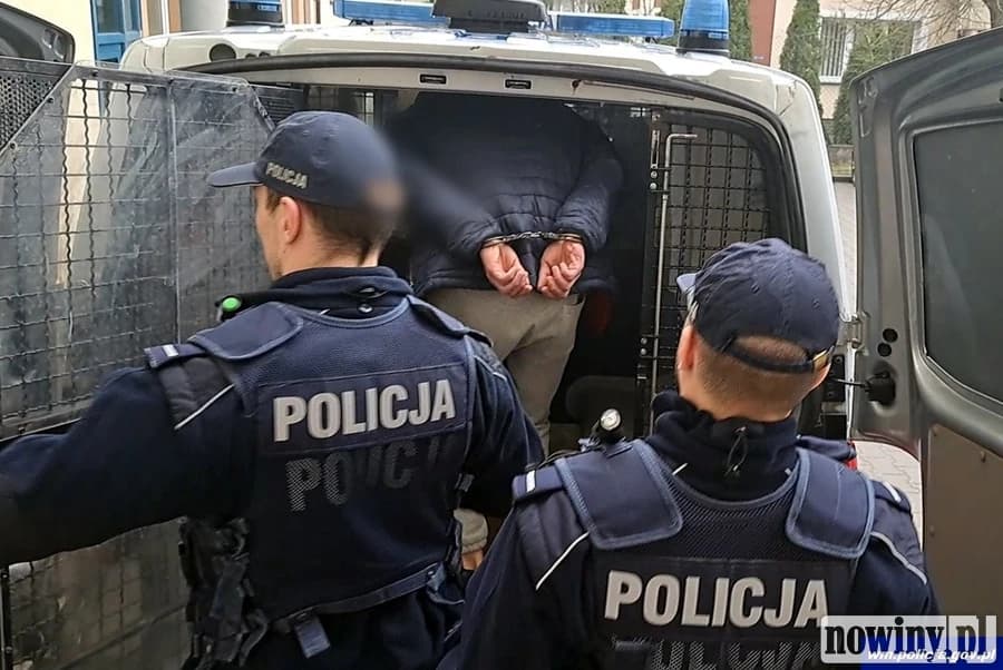 Dobijał się do mieszkania byłej partnerki i groził nożem. W środku było dziecko